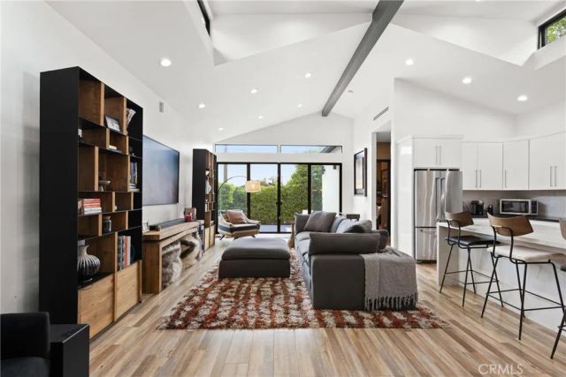 17929 Martha Street, Encino, CA 91316