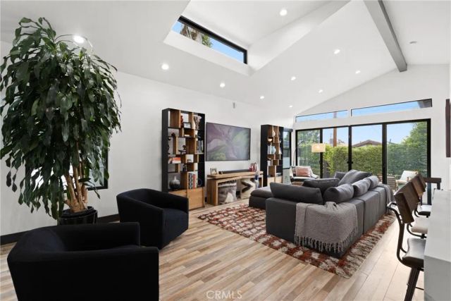 17929 Martha Street, Encino, CA 91316