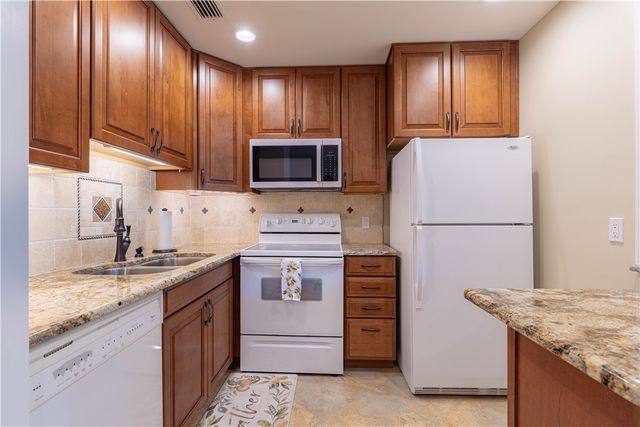 17 Vista Gardens Trail 204, Vero Beach, FL 32962