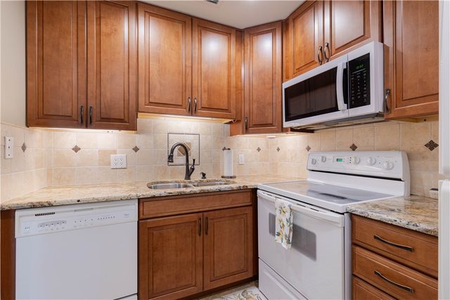 17 Vista Gardens Trail 204, Vero Beach, FL 32962