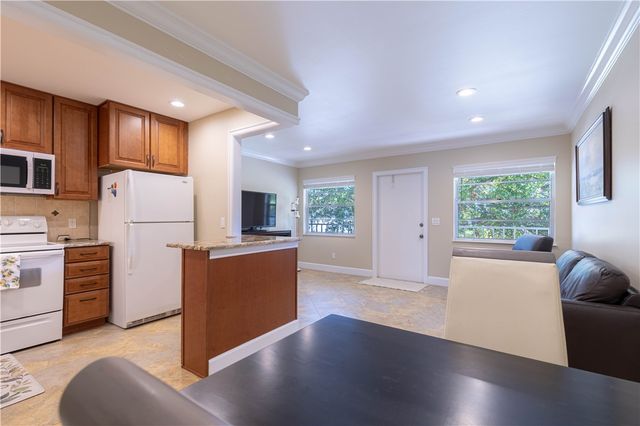 17 Vista Gardens Trail 204, Vero Beach, FL 32962