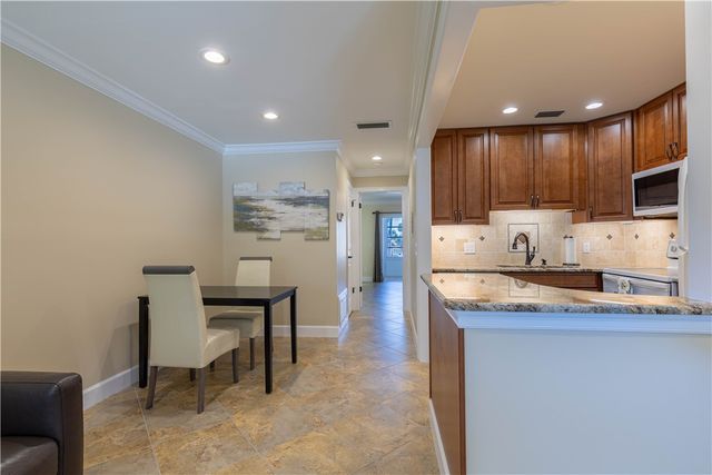 17 Vista Gardens Trail 204, Vero Beach, FL 32962