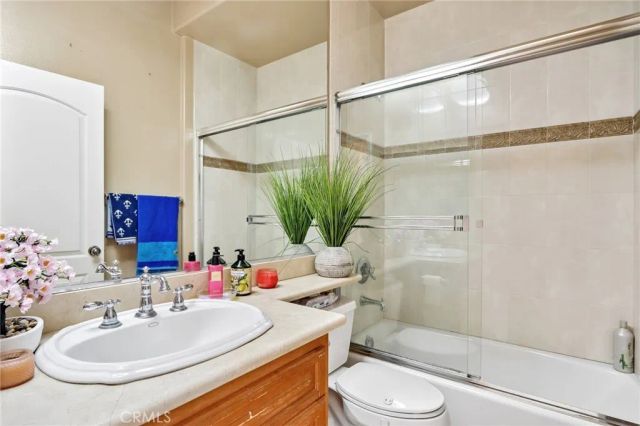 6921 Kian Court, Van Nuys, CA 91406