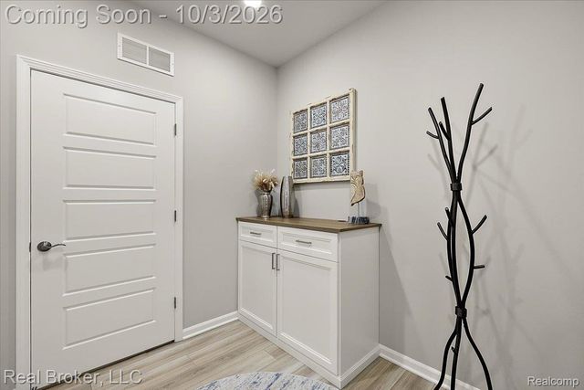 1636 Landings Lane, Milford Charter Township, MI 48381