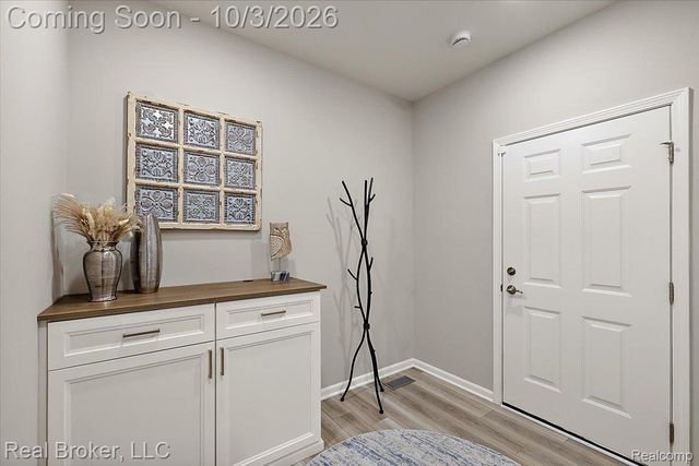 1636 Landings Lane, Milford Charter Township, MI 48381