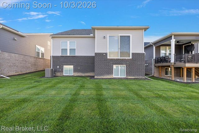 1636 Landings Lane, Milford Charter Township, MI 48381