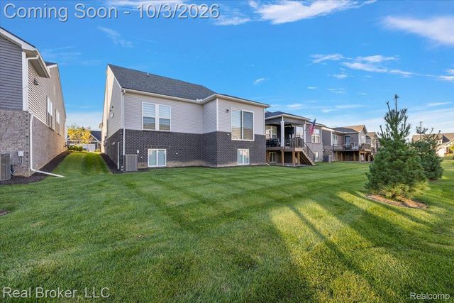 1636 Landings Lane, Milford Charter Township, MI 48381