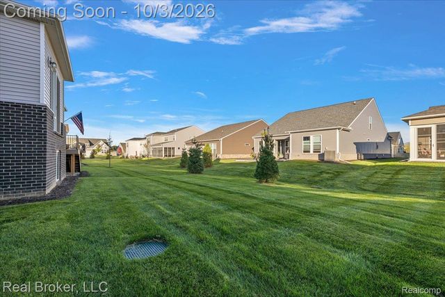1636 Landings Lane, Milford Charter Township, MI 48381