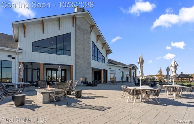 1636 Landings Lane, Milford Charter Township, MI 48381