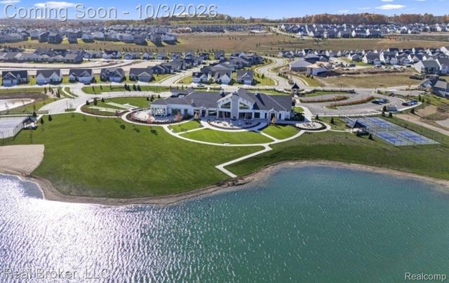 1636 Landings Lane, Milford Charter Township, MI 48381
