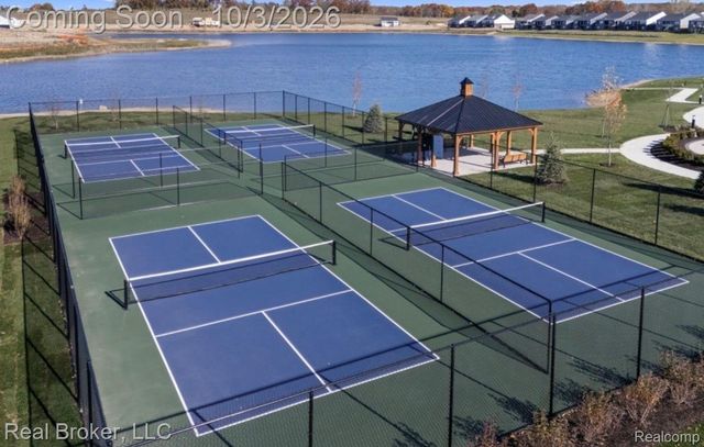 1636 Landings Lane, Milford Charter Township, MI 48381