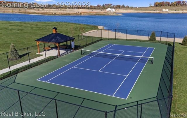 1636 Landings Lane, Milford Charter Township, MI 48381
