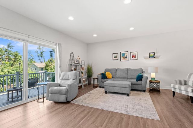 160 Keewatin Way D, Douglas Vllg, MI 49406