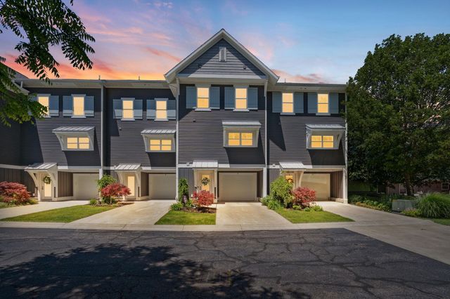 160 Keewatin Way D, Douglas Vllg, MI 49406