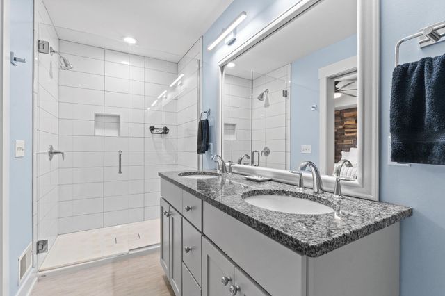 160 Keewatin Way D, Douglas Vllg, MI 49406