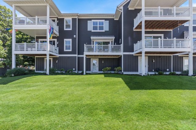 160 Keewatin Way D, Douglas Vllg, MI 49406
