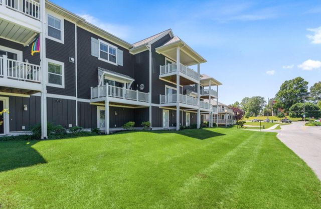 160 Keewatin Way D, Douglas Vllg, MI 49406