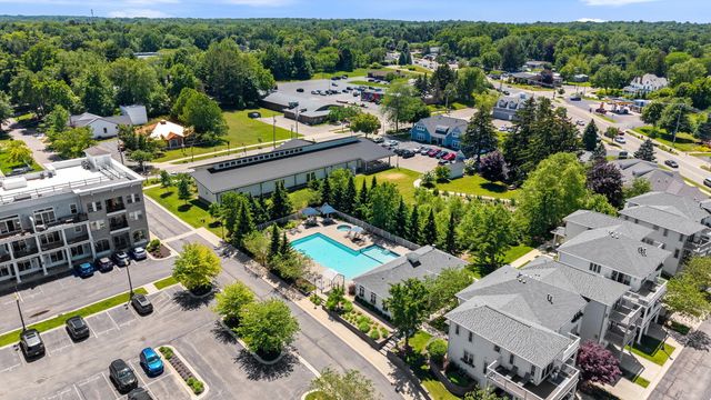160 Keewatin Way D, Douglas Vllg, MI 49406