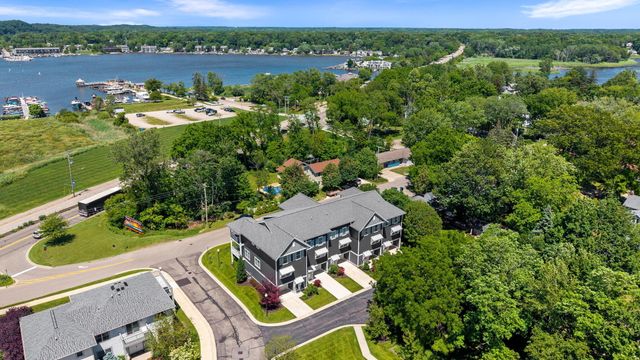 160 Keewatin Way D, Douglas Vllg, MI 49406