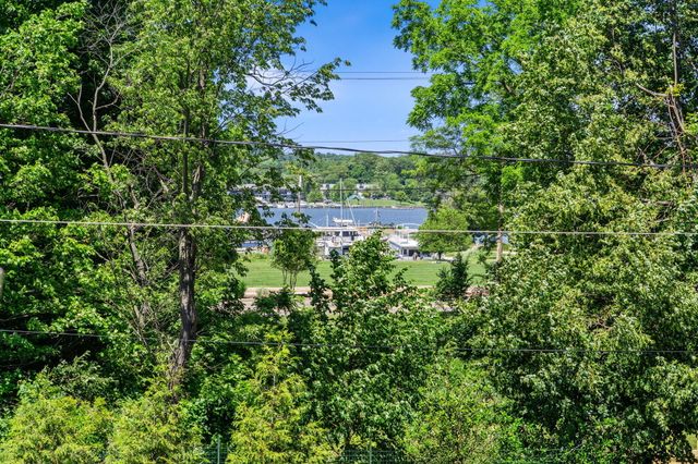 160 Keewatin Way D, Douglas Vllg, MI 49406