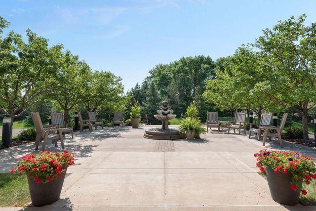 100 Clydesdale Trail 101, Medina, MN 55340