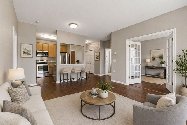 100 Clydesdale Trail 101, Medina, MN 55340