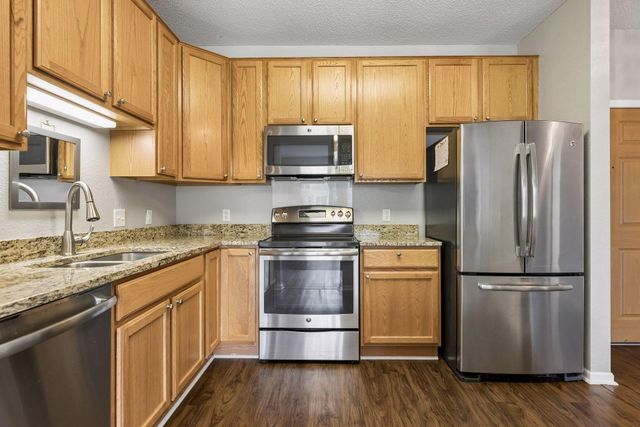 100 Clydesdale Trail 101, Medina, MN 55340