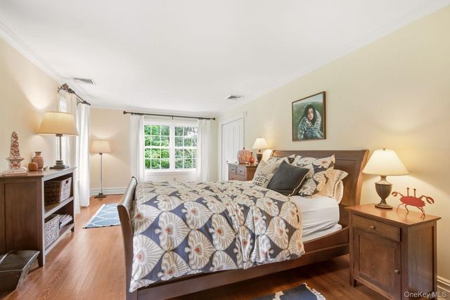 8 Fiddlers Green Drive, Lloyd Harbor, NY 11743