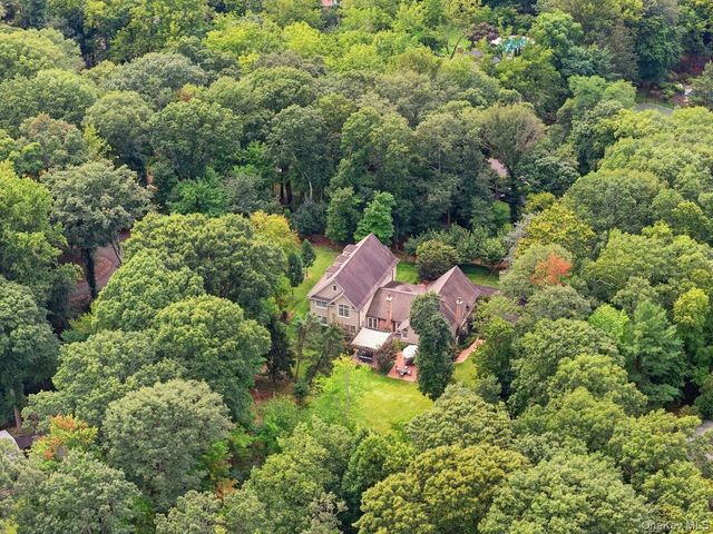 8 Fiddlers Green Drive, Lloyd Harbor, NY 11743
