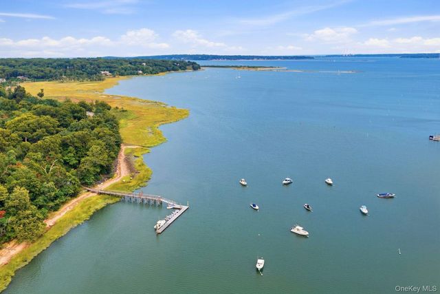 8 Fiddlers Green Drive, Lloyd Harbor, NY 11743