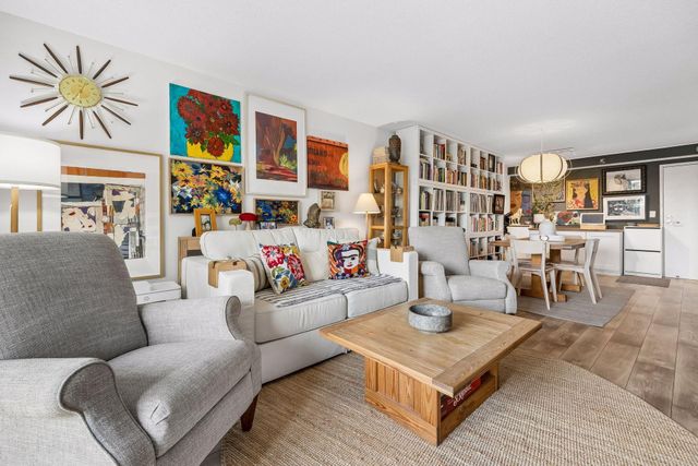 52 Groveland Terrace A304, Minneapolis, MN 55403