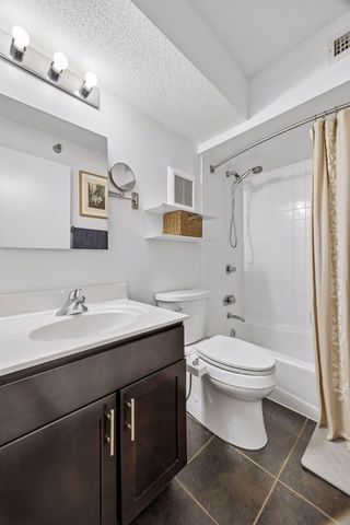 52 Groveland Terrace A304, Minneapolis, MN 55403