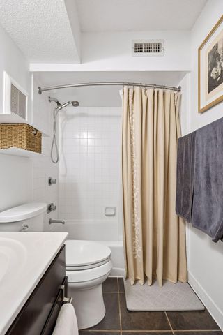 52 Groveland Terrace A304, Minneapolis, MN 55403