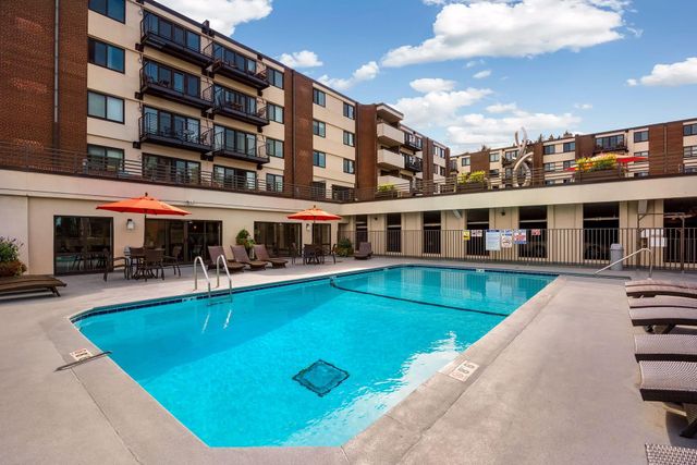 52 Groveland Terrace A304, Minneapolis, MN 55403