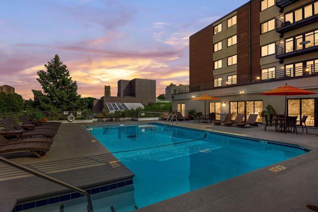 52 Groveland Terrace A304, Minneapolis, MN 55403