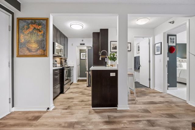 52 Groveland Terrace A304, Minneapolis, MN 55403