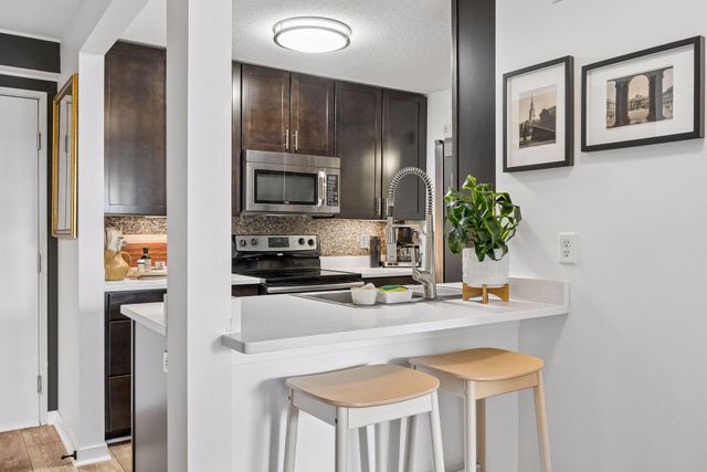 52 Groveland Terrace A304, Minneapolis, MN 55403