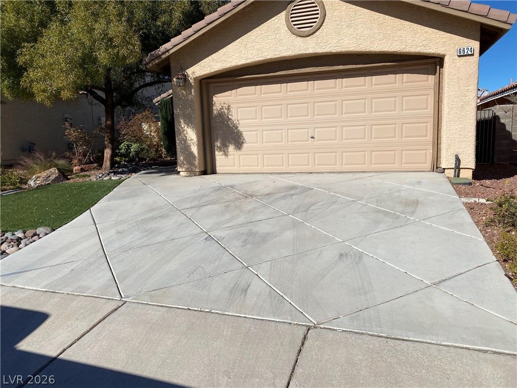 6624 Tampa Court, Las Vegas, NV 89108