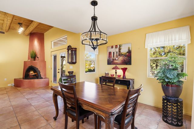 6651 Camino Rojo, Santa Fe, NM 87507