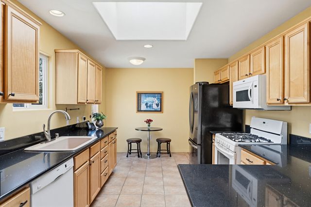 6651 Camino Rojo, Santa Fe, NM 87507