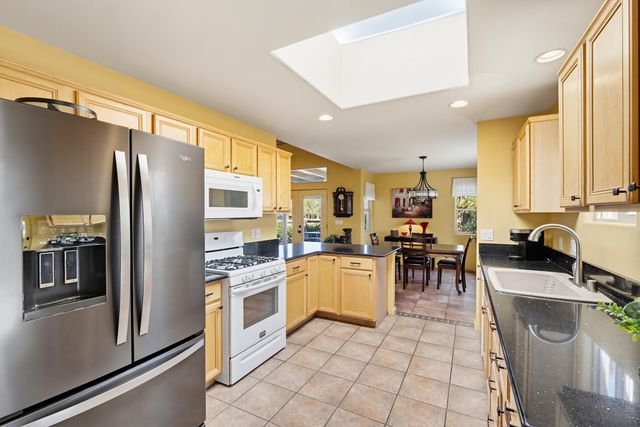 6651 Camino Rojo, Santa Fe, NM 87507