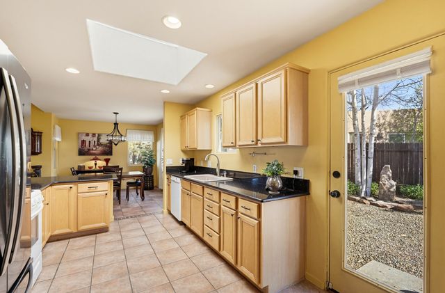 6651 Camino Rojo, Santa Fe, NM 87507