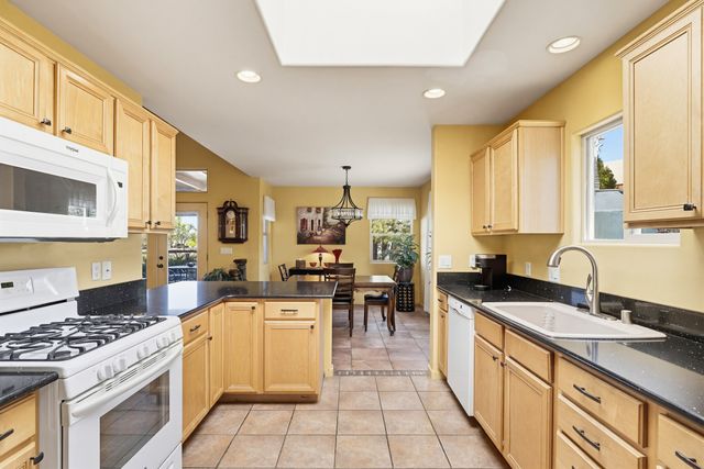 6651 Camino Rojo, Santa Fe, NM 87507