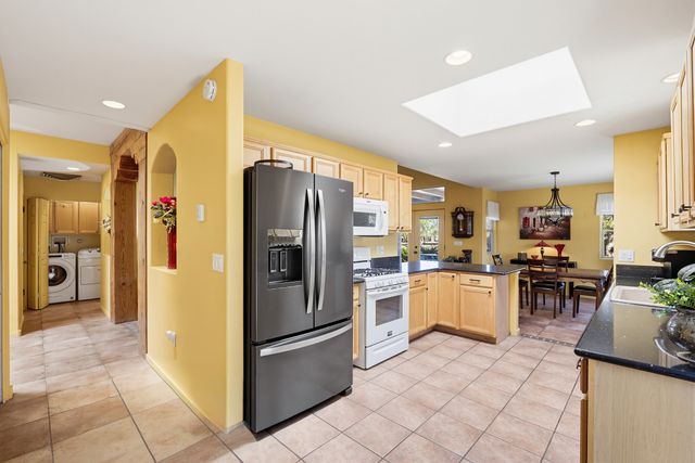 6651 Camino Rojo, Santa Fe, NM 87507