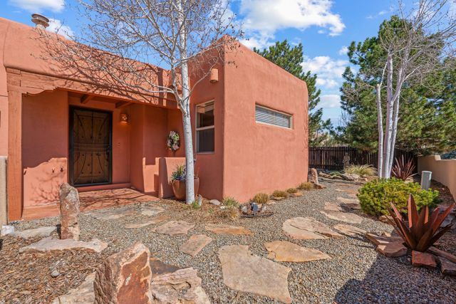 6651 Camino Rojo, Santa Fe, NM 87507