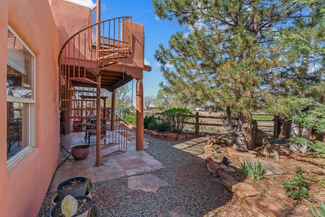 6651 Camino Rojo, Santa Fe, NM 87507