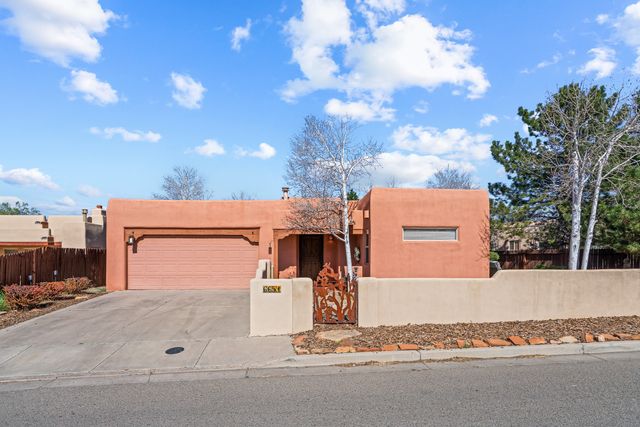 6651 Camino Rojo, Santa Fe, NM 87507