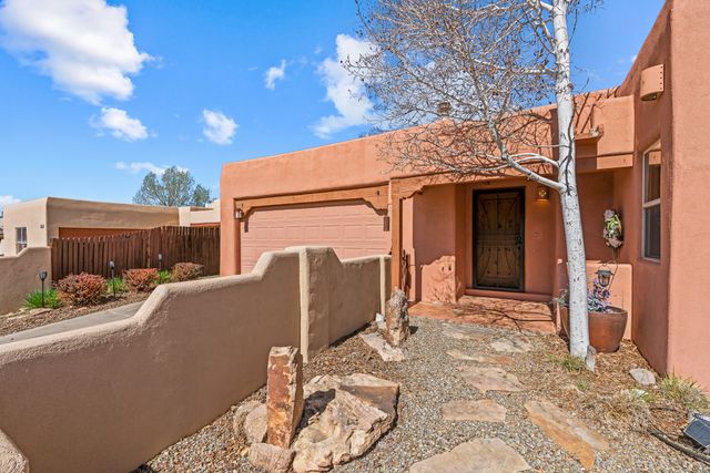 6651 Camino Rojo, Santa Fe, NM 87507