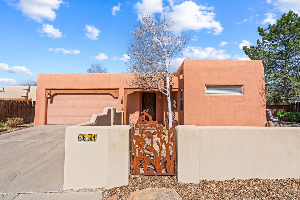 6651 Camino Rojo, Santa Fe, NM 87507