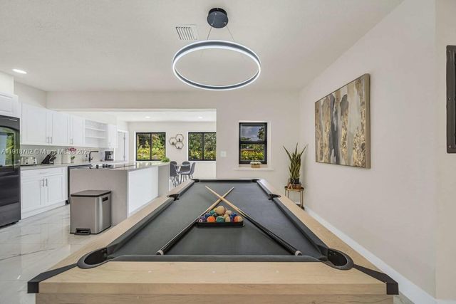 305 NW 124th St, North Miami, FL 33168